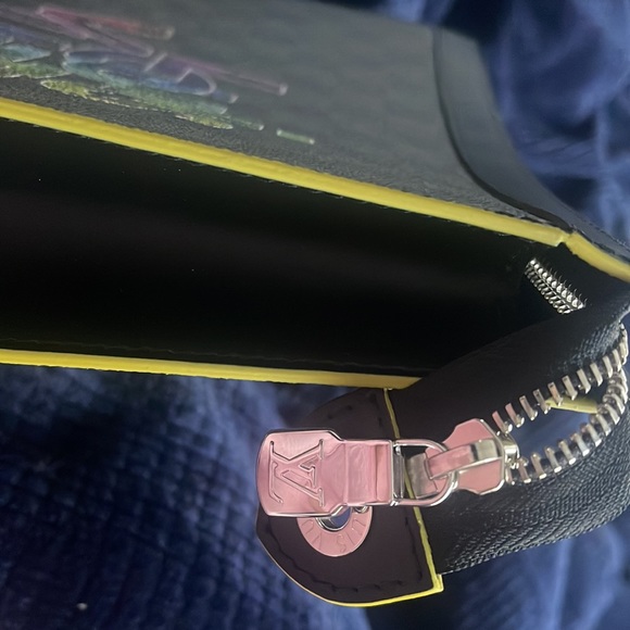 Brand New LOUIS VUITTON POCHETTE VOYAGE DAMIER GRAPHITE CANVAS (specialty item) - Picture 5 of 7